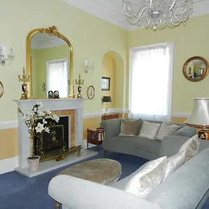 https://the-circus-apartment.tophotelsbath.com